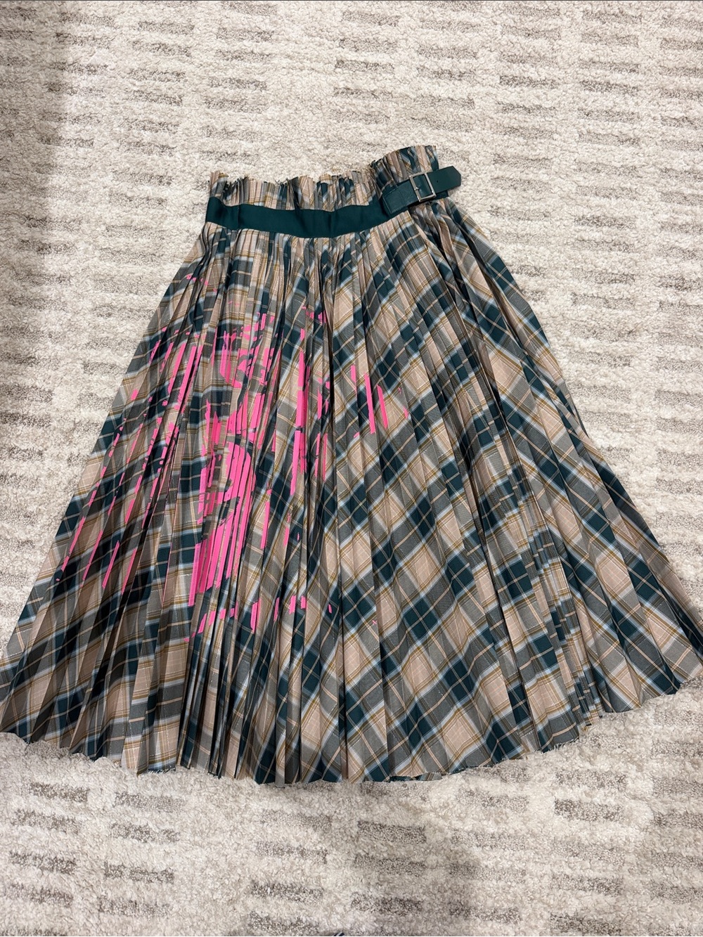 Essential Antwerp Beige and dark green checked pleated skirt with floral print